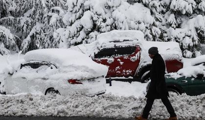 Mustafakemalpaşa’ya Kar Yola Çıktı! Okullar Tatil Olacak Mı?