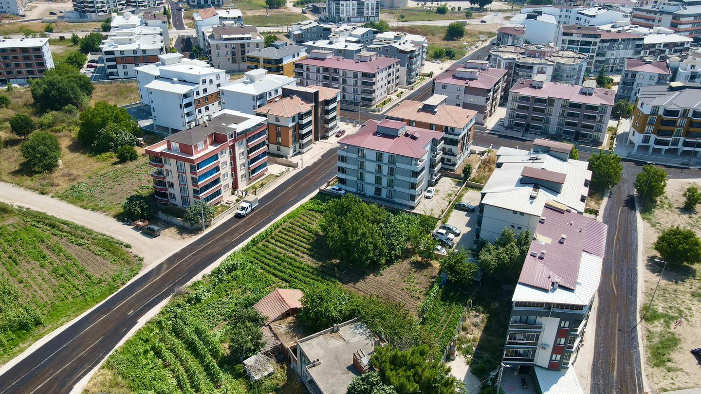 Baris Mahallesi Ve Tatkavakli Asfalta Kavusuyor